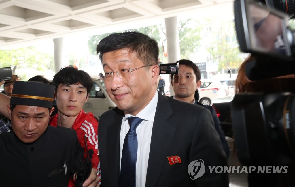 의제 협상 위해 비건 숙소 찾은 김혁철