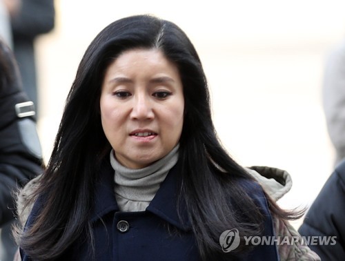 경찰 출석한 케어 박소연 대표