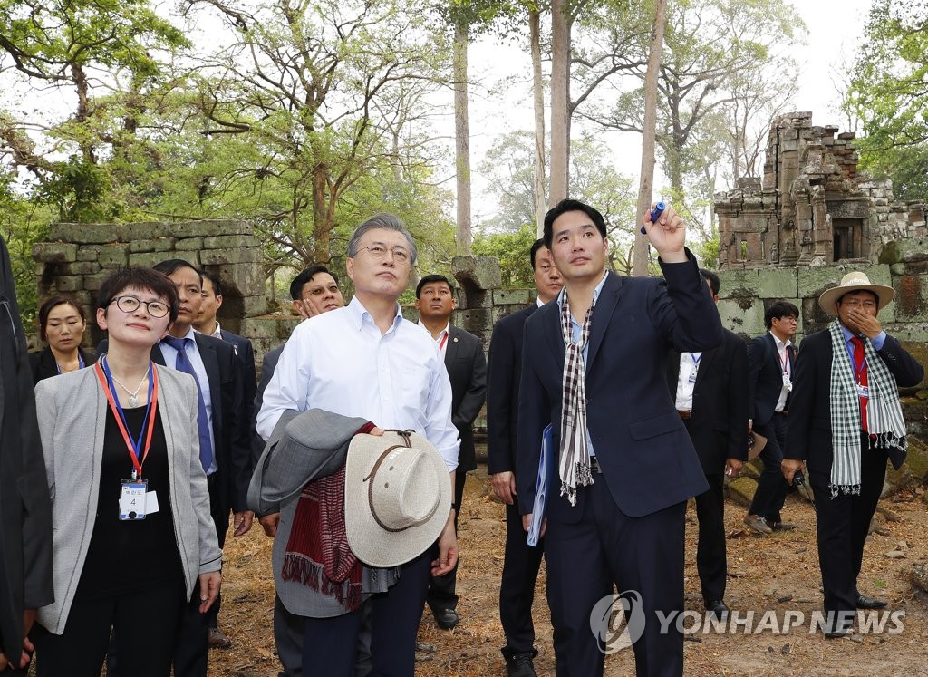 한국이 복원하고 있는 '프레아피투' 사원 방문한 문 대통령