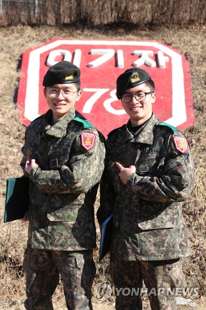 육군 친형제 조현우·조현수 장병