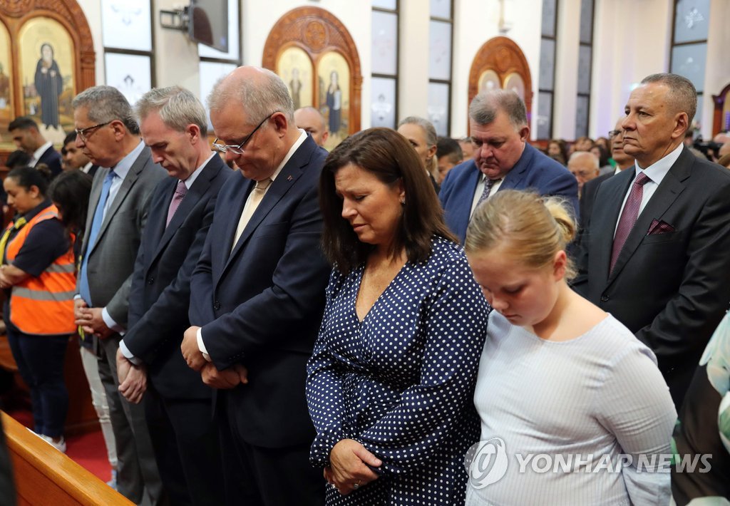 뉴질랜드 모스크테러 희생자 애도하는 濠 모리슨 총리