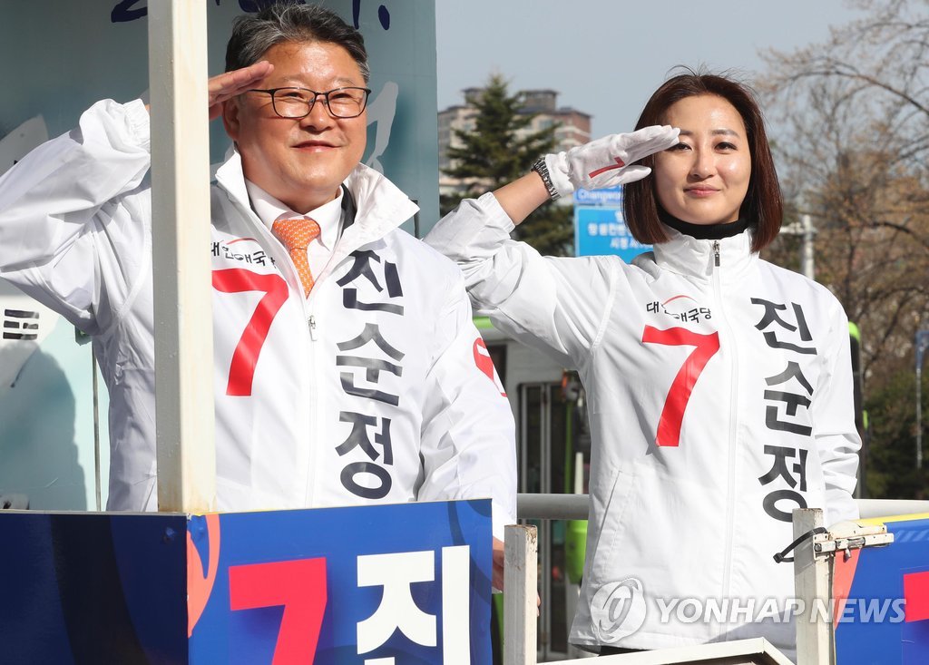 진순정 후보, 출근길 시민들에게 인사
