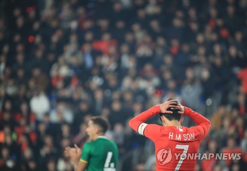 손흥민, '안들어가네'