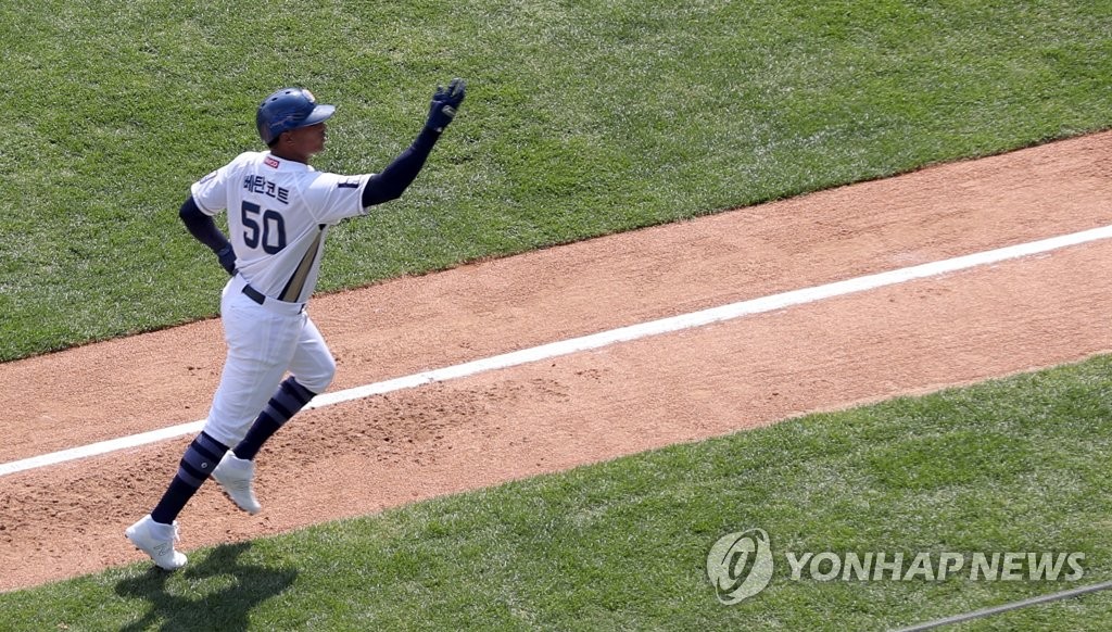 Christian Bethancourt of the NC Dinos heads home after launching a three-run shot off Deck McGuire of the Samsung Lions in the bottom of the first inning of a Korea Baseball Organization regular season game at Changwon NC Park in Changwon, 400 kilometers southeast of Seoul, on March 23, 2019. (Yonhap)
