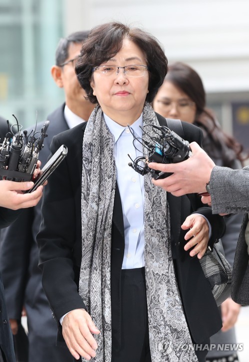 법정 향하는 김은경 전 장관