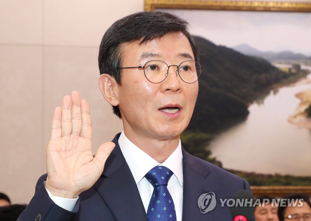 선서하는 문성혁 해양수산부 장관 후보자