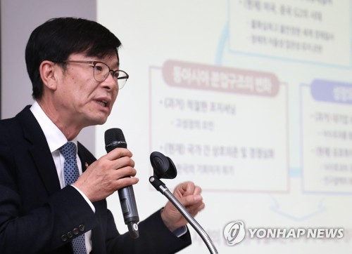 소득주도성장위 토론회에서 기조연설 하는 김상조 공정거래위원장