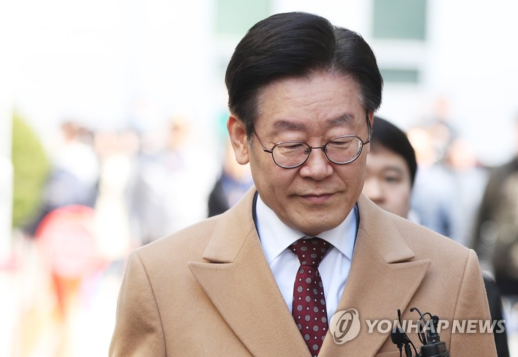 15차 공판 출석하는 이재명 경기지사