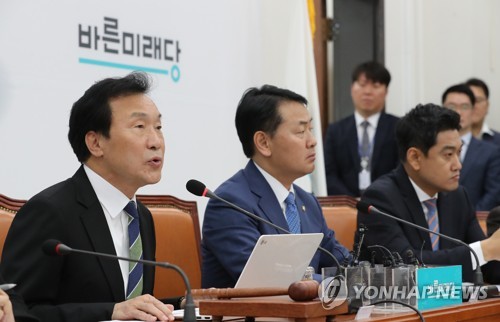 최고위원회의에서 발언하는 손학규 대표