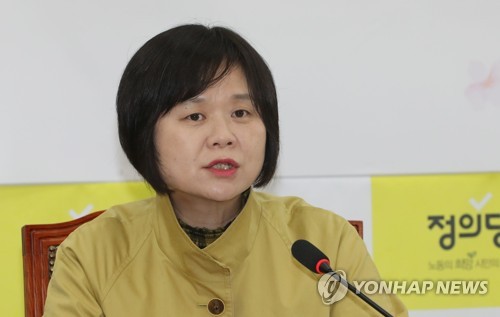 발언하는 이정미 대표