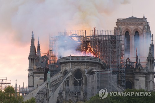 화마가 삼킨 노트르담 대성당