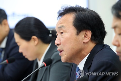 최고위원회의 모두발언 하는 손학규