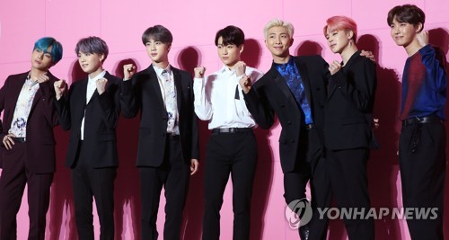 밝게 웃는 방탄소년단