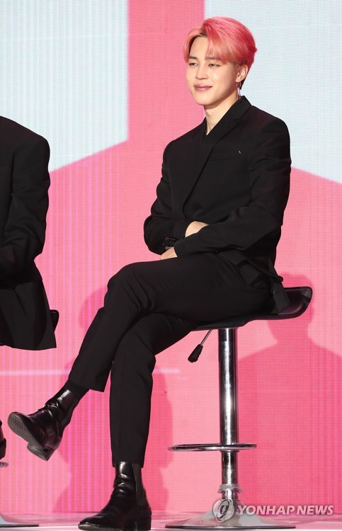 올블랙 패션 지민