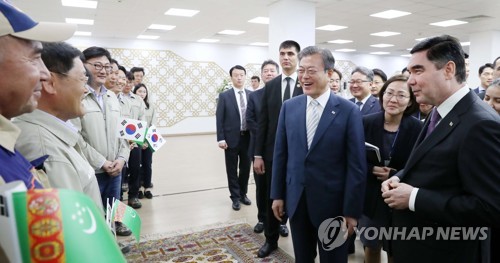 키얀리 가스화학플랜트 현장 근로자 격려하는 한-투르크메니스탄 정상