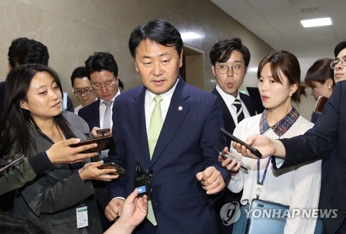 운영위원장실 들어가는 김관영 원내대표