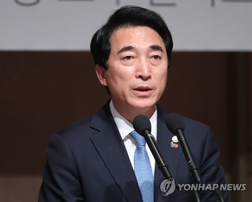 국회의장 메시지 전하는 박수현 비서실장