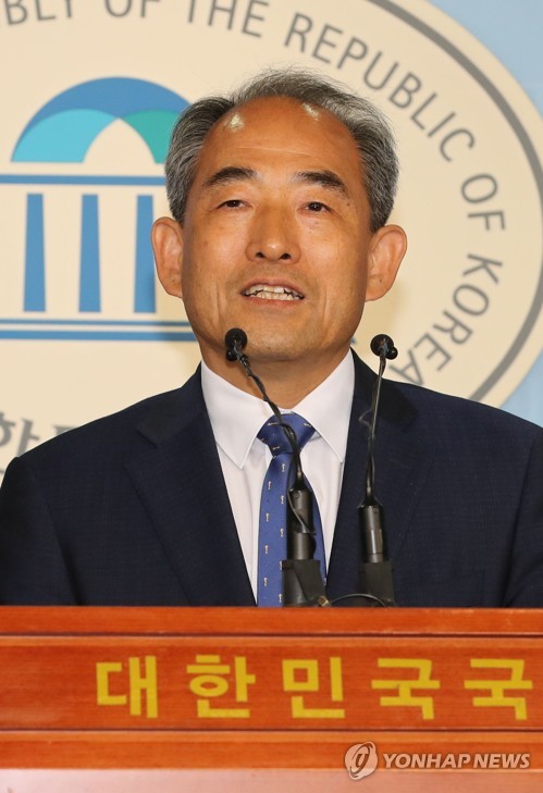 윤준병 전 서울시 부시장, 민주당 입당 기자회견