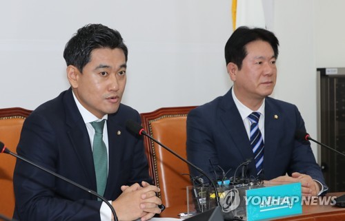 기자간담회하는 오신환 신임 원내대표
