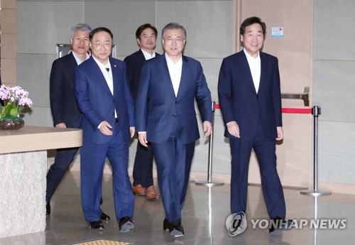 국가재정전략회의 입장하는 문 대통령