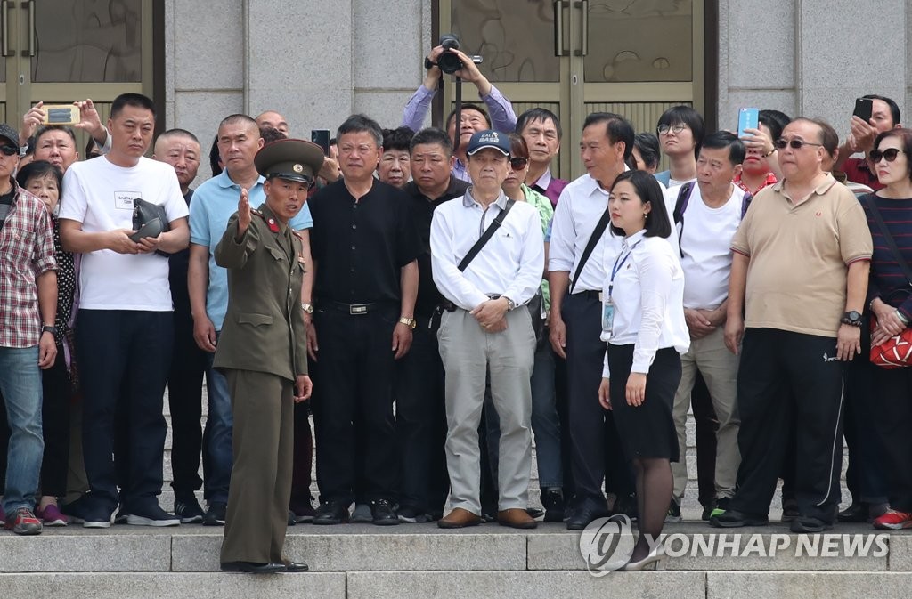 Foreign tourists in N. Korea Foreign tourists in N. Korea
