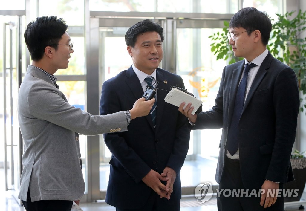 질문받는 김종천 의장