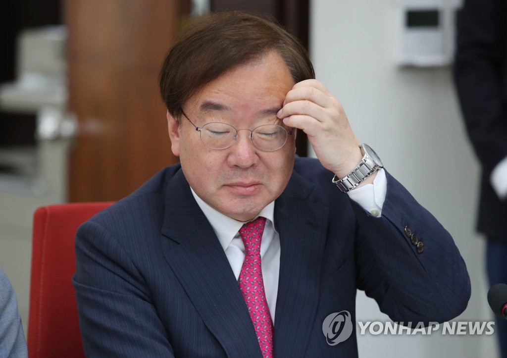 강효상 의원에 '한미 정상 통화' 유출한 외교관 적발