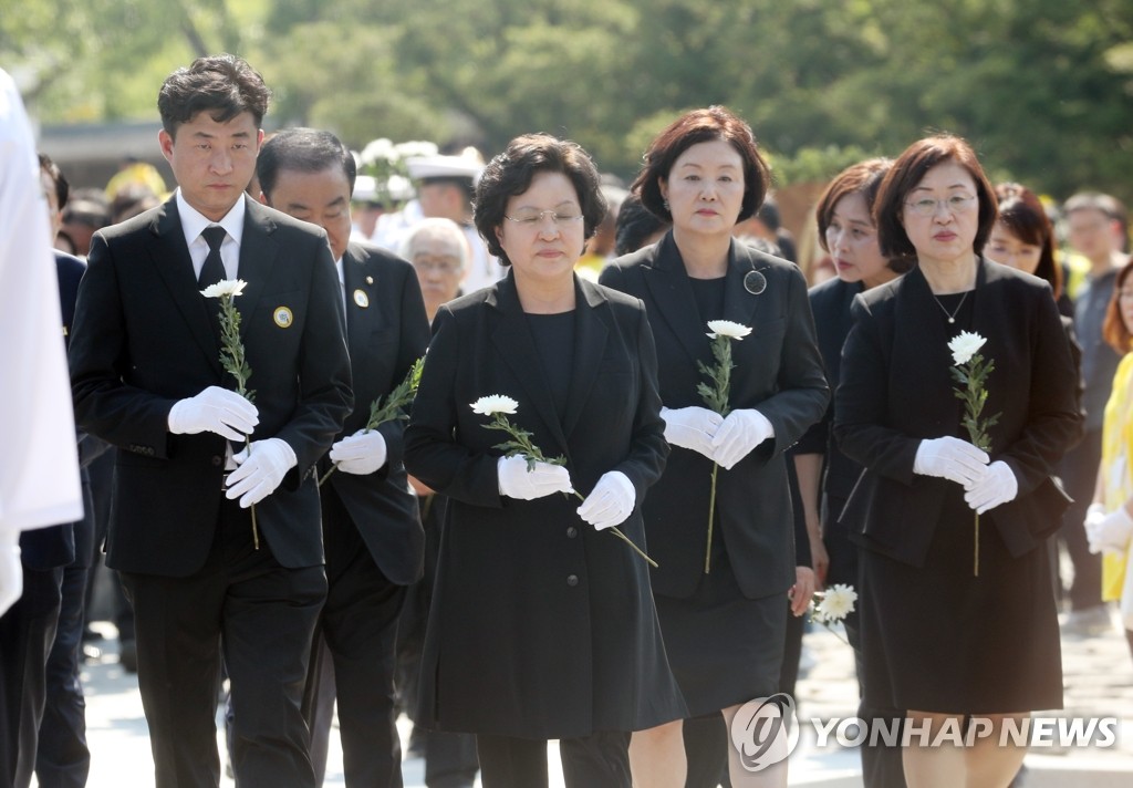 노무현 전 대통령에게 바치는 꽃