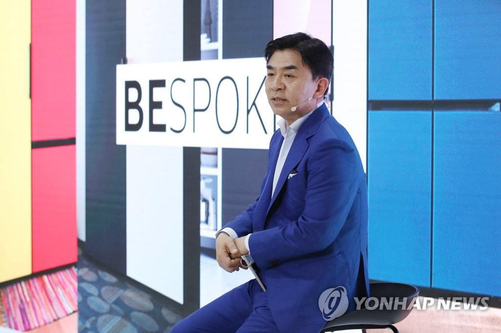 '비스포크' 냉장고 소개하는 김현석