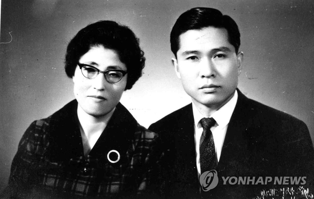 젊은 시절의 고 김대중 전 대통령과 부인 이희호 여사