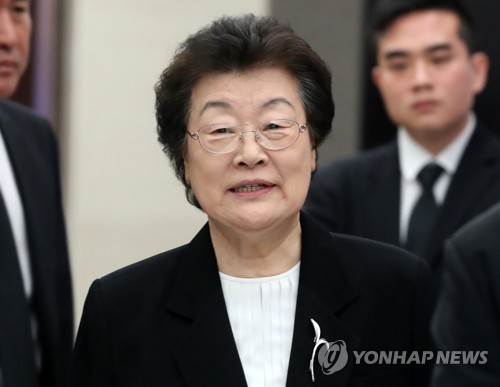 빈소 들어서는 장상 장례위원장