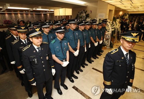 이희호 여사 단체 조문하는 동교동 사저 경호팀