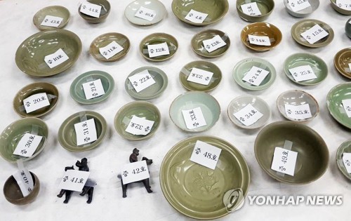 신안 해저유물매장 해역에서 도굴된 도자기