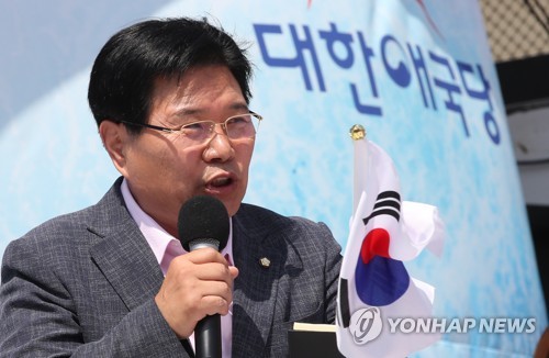 탈당 선언하는 홍문종