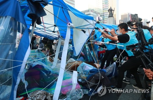천막 먼저 제거하고
