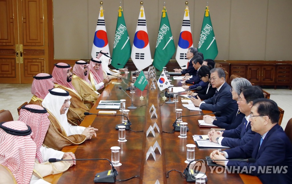 무함마드 빈 살만 사우디아라비아 왕세자와 회담하는 문 대통령