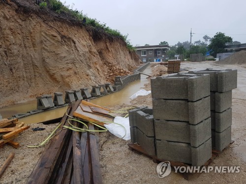 고성 산사태 위험지 '축대벽 공사만 하면 되는데…'