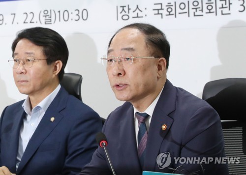 발언하는 홍남기 경제부총리
