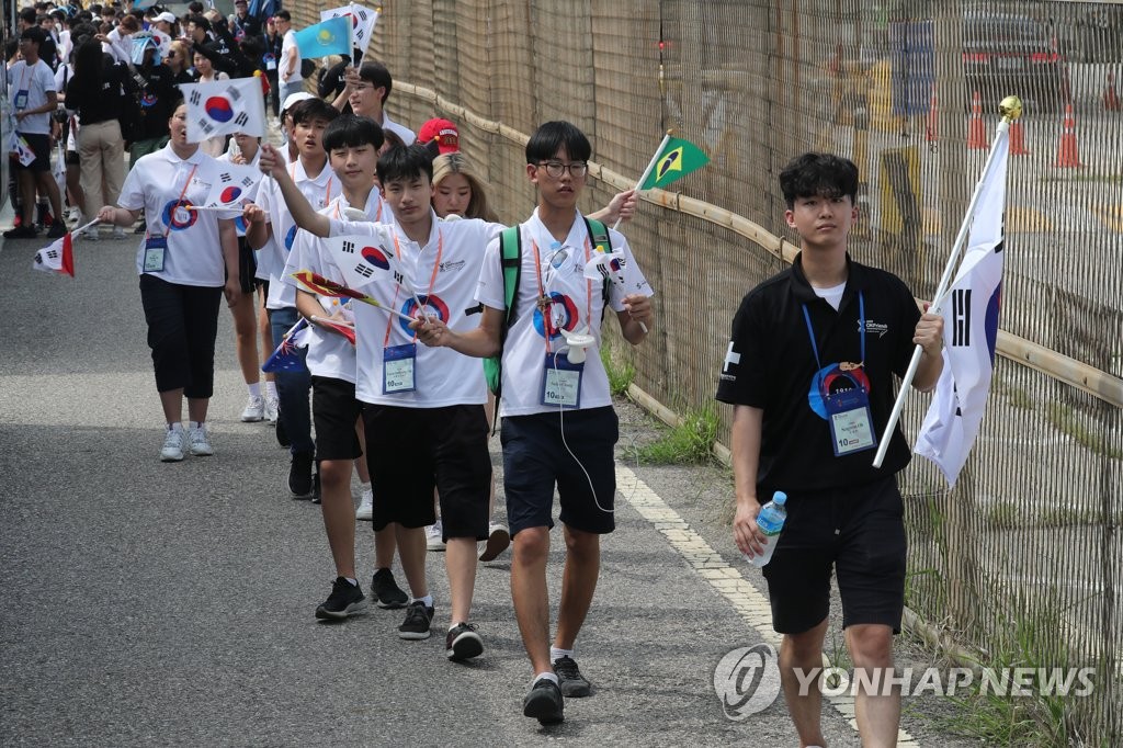 통일대교 걷는 재외동포 학생들…′2019 재외동포 중·고생 모국연수′ 개막