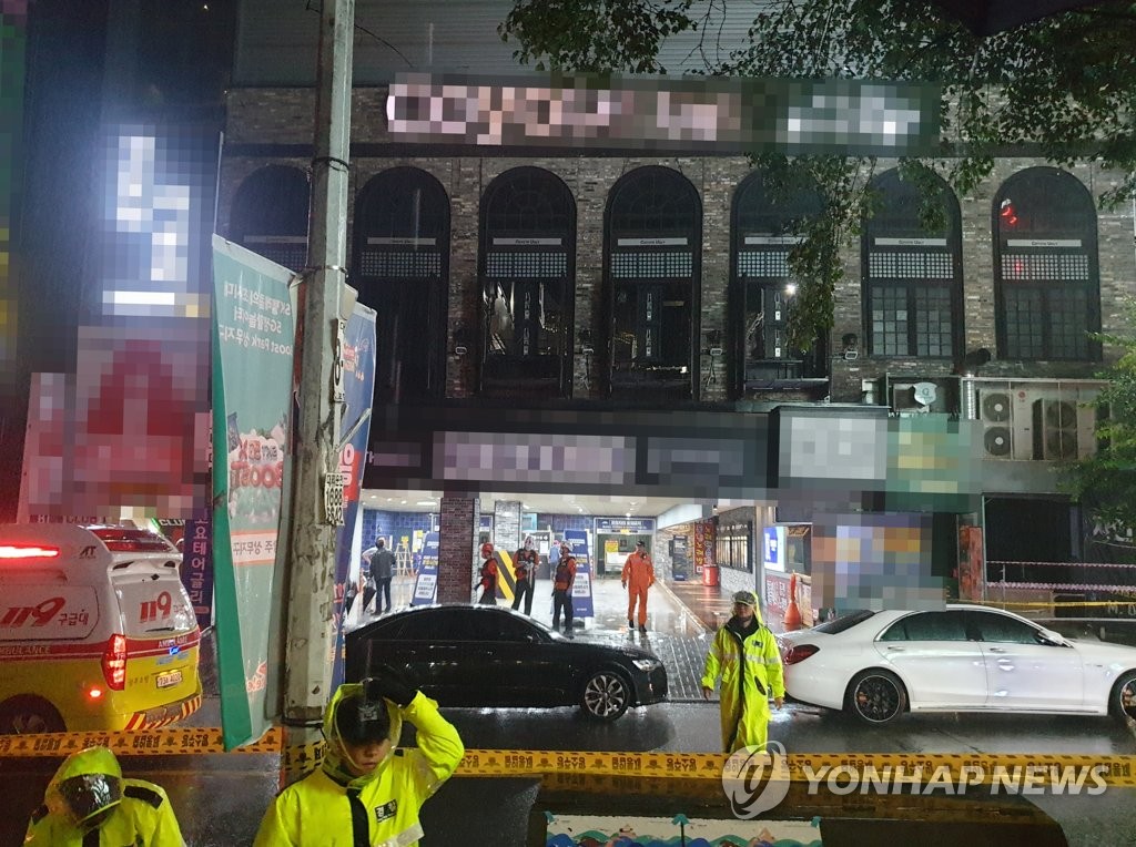 구조물 붕괴로 이용객 매몰된 광주 클럽 외관