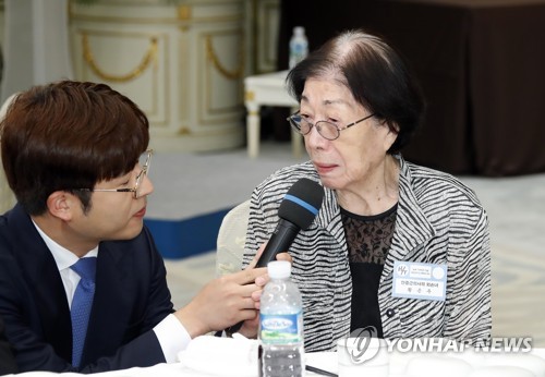 청와대에서 인터뷰하는 안중근 의사 외손녀 황은주씨