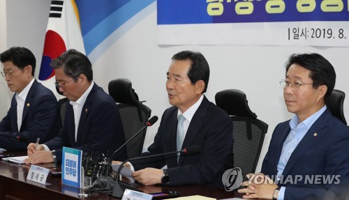 일본수출규제 대응 당정청 대책위에서 발언하는 정세균