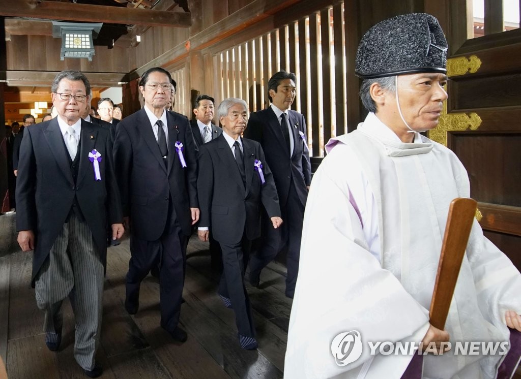 일본 극우 의원들, 패전일 야스쿠니신사 집단 참배