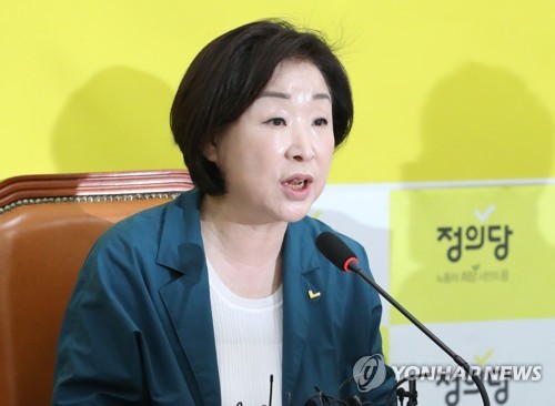 상무위원회에서 발언하는 심상정