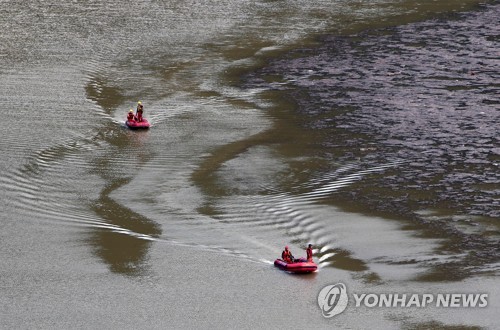 "급류에 실종된 어머니·아들을 찾아라"