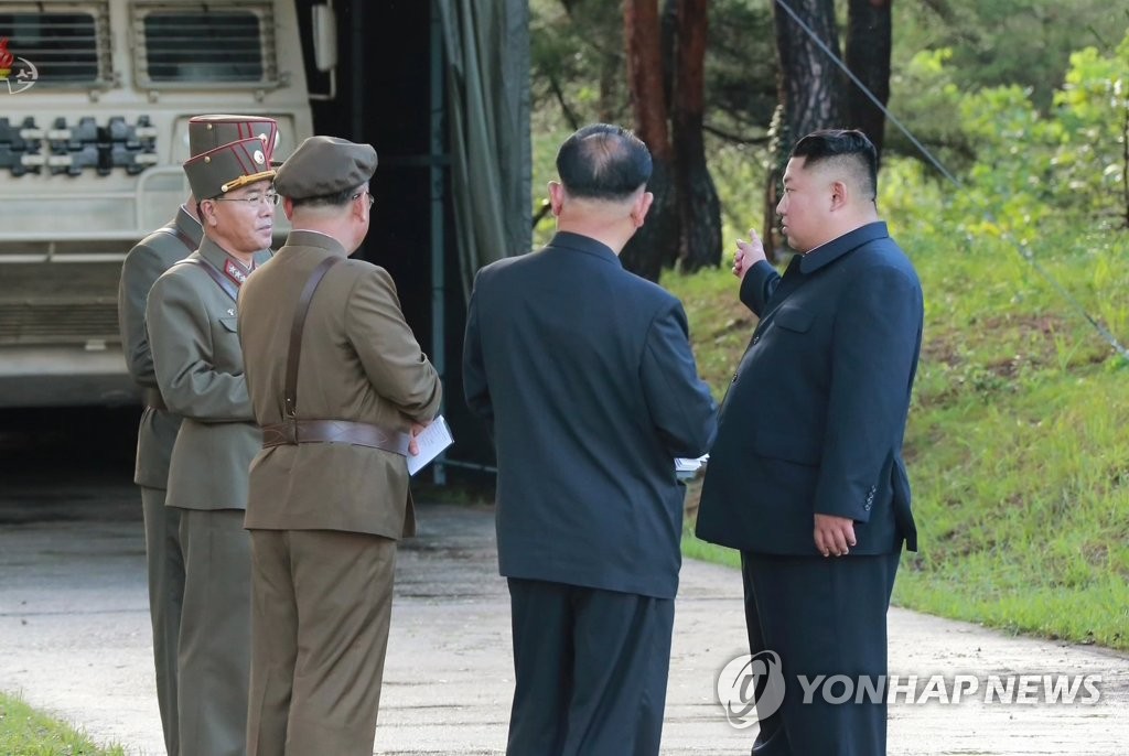 북한 김정은, 또 '새 무기' 시험사격 지도