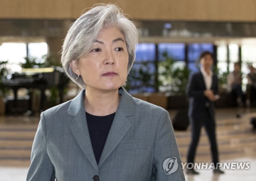 베이징 향하는 강경화 장관