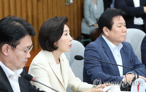 발언하는 자유한국당 나경원 원내대표