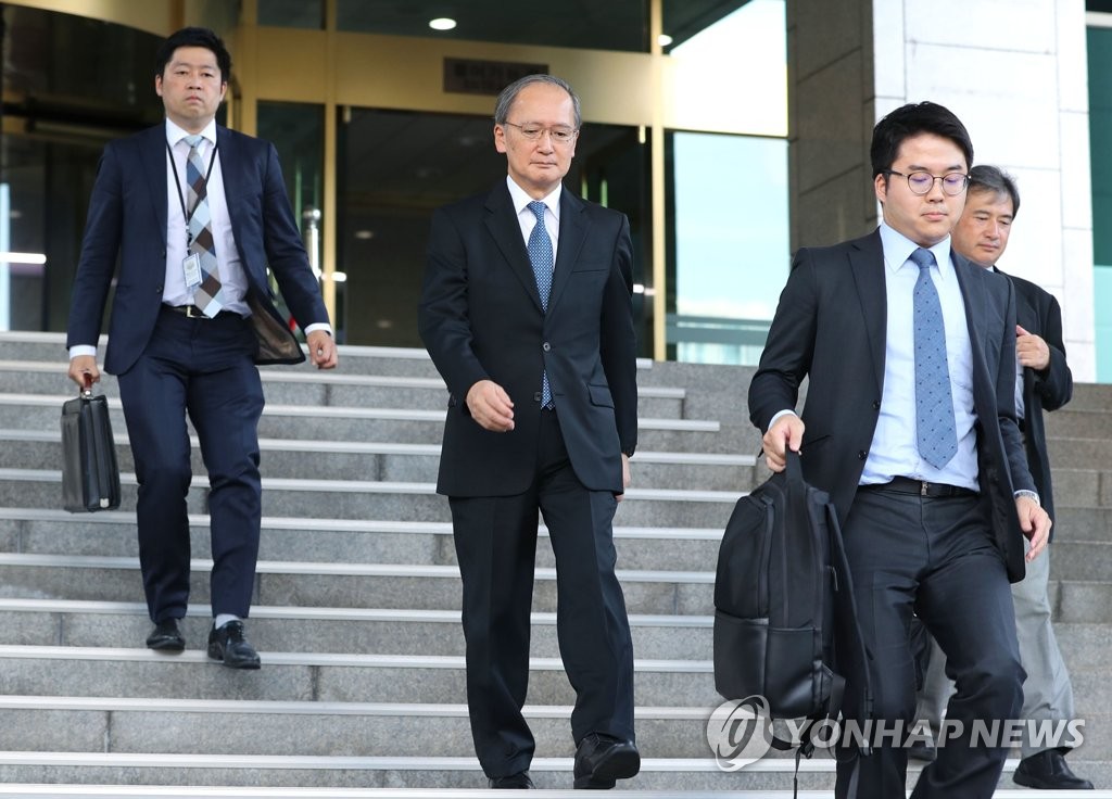 '지소미아' 종료 공문 수령 후 청사 떠나는 일본대사