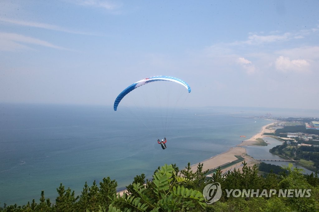 Paragliding competition in Pohang Paragliding competition in Pohang